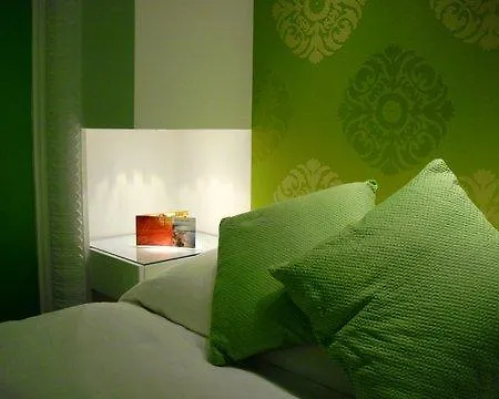 Sorrento Apartments *