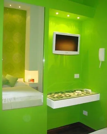 Sorrento Apartments *
