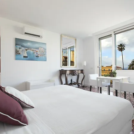 Sorrento Apartments *